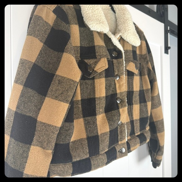 Cropped Faux Sherpa Collar Buffalo Plaid Flannel Jacket Snap Button Brown‎ Black - Picture 2 of 6